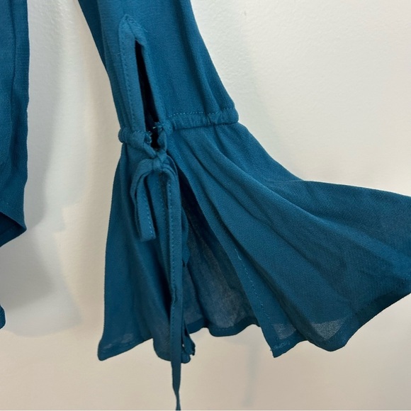 NWT Band of Gypsies Blue Bell Sleeve Faux Wrap Criss Cross Boho Blouse Size XS - Picture 5 of 9